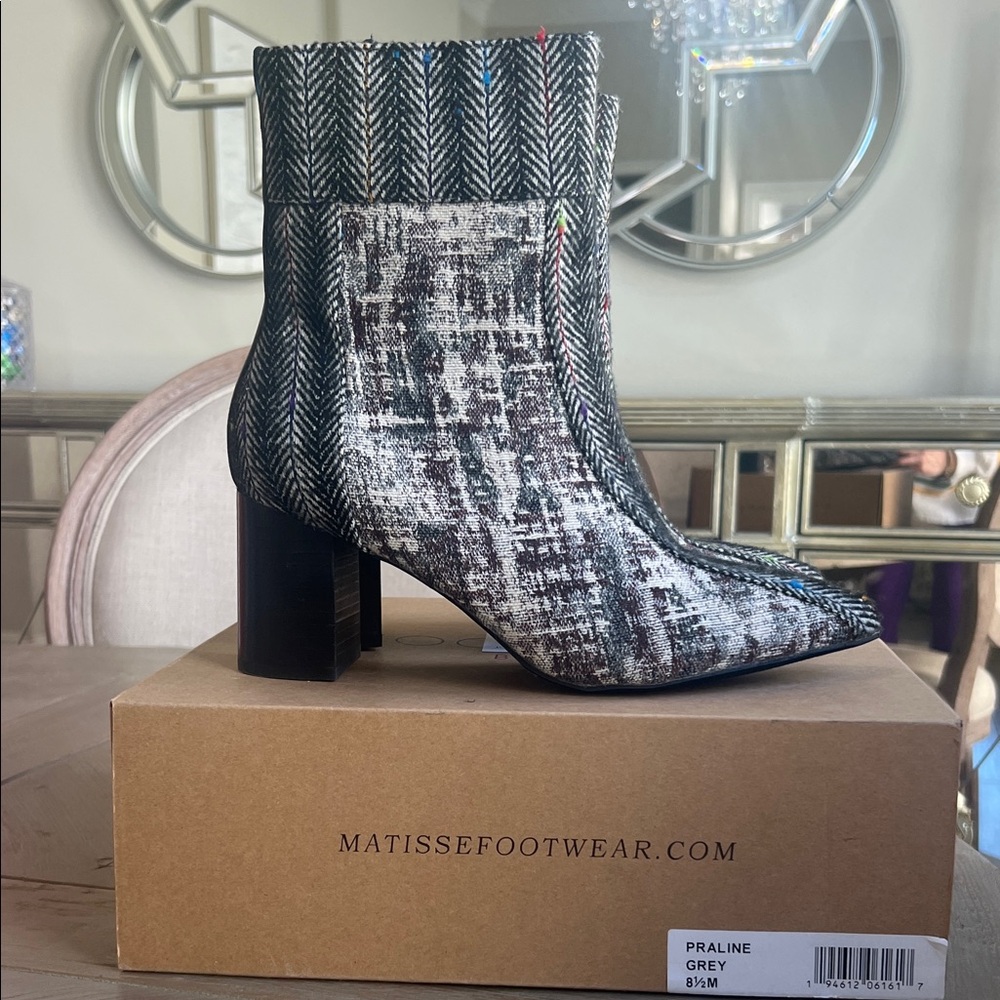 Coconuts by Matisse Praline Black and Gray Heeled Boots